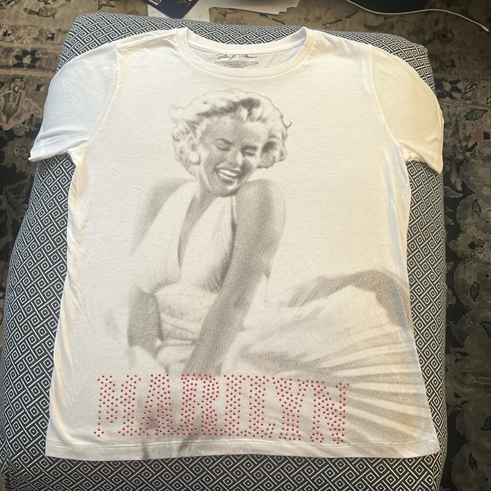🎬 White Marilyn Monroe women’s photograph tee size Large EUC